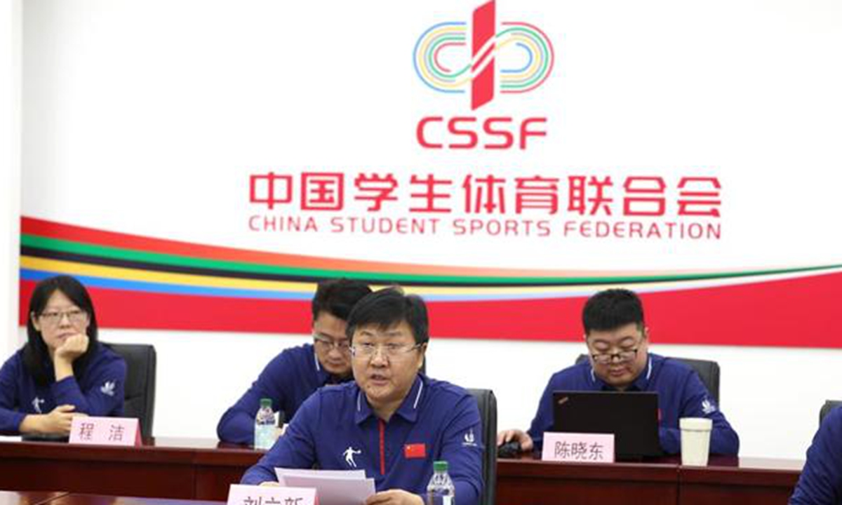 学校聘请了